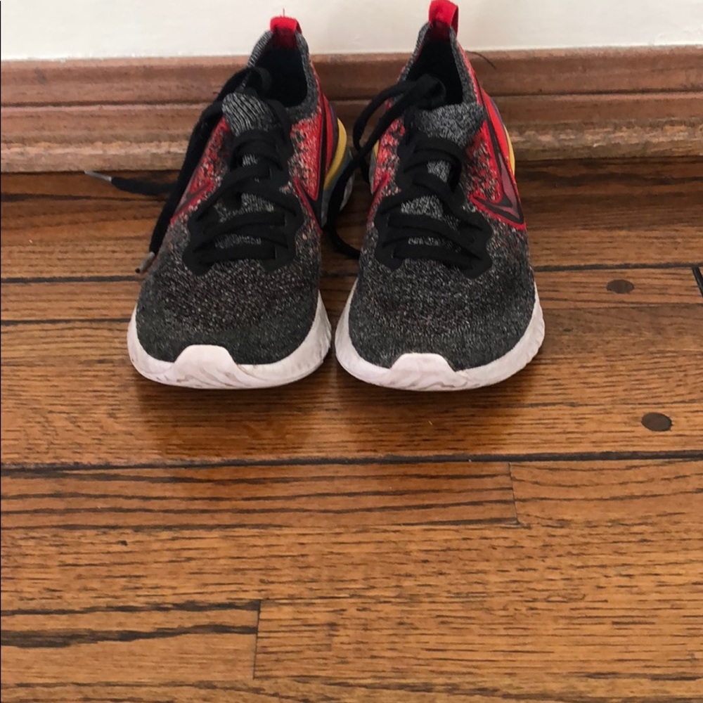 Nike epic reacts. Very comfortable. Good condition